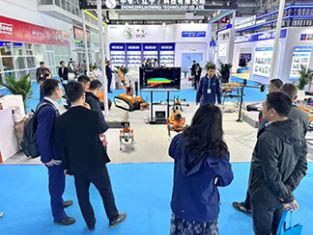 【消防机器狗系列亮相石油展】北京BSport体育官网灭火四足机器狗、侦察四足机器狗、运输四足机器狗、消防系留灭火无人机等重点装备亮相展会！
