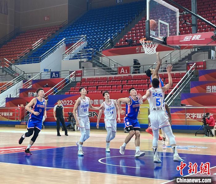 四川男篮101-81大胜福建队，展现出色战术执行力