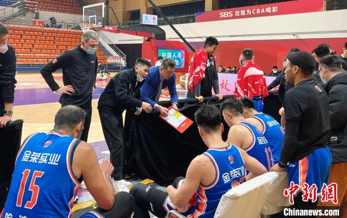 四川男篮101-81大胜福建队，展现出色战术执行力