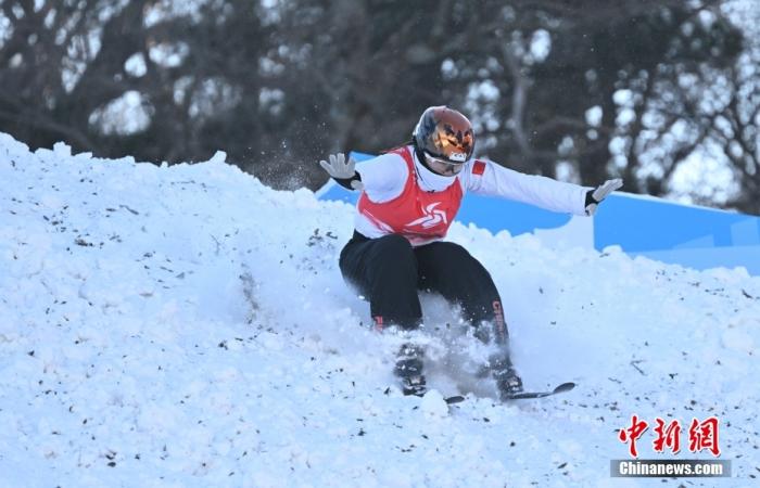 孙佳旭、徐梦桃包揽自由式滑雪空中技巧世界杯