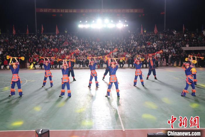 广西万村篮球赛暨社区运动会拉开帷幕 近万民众