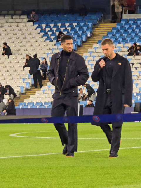 贝林与队友互动展现多面魅力