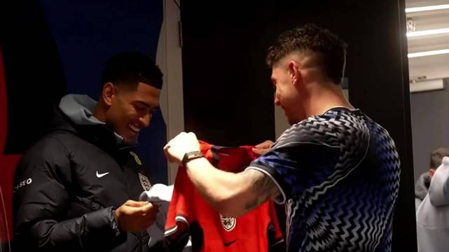 贝林与队友互动展现多面魅力